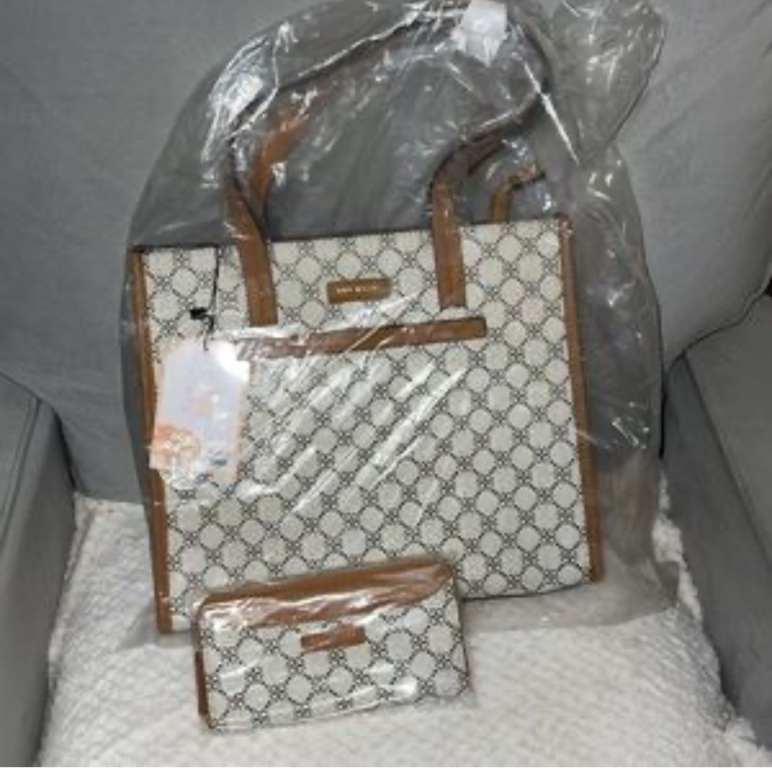 Amy Miller Handbag & Wallet