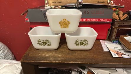 Pyrex vintage refrigerator bowls