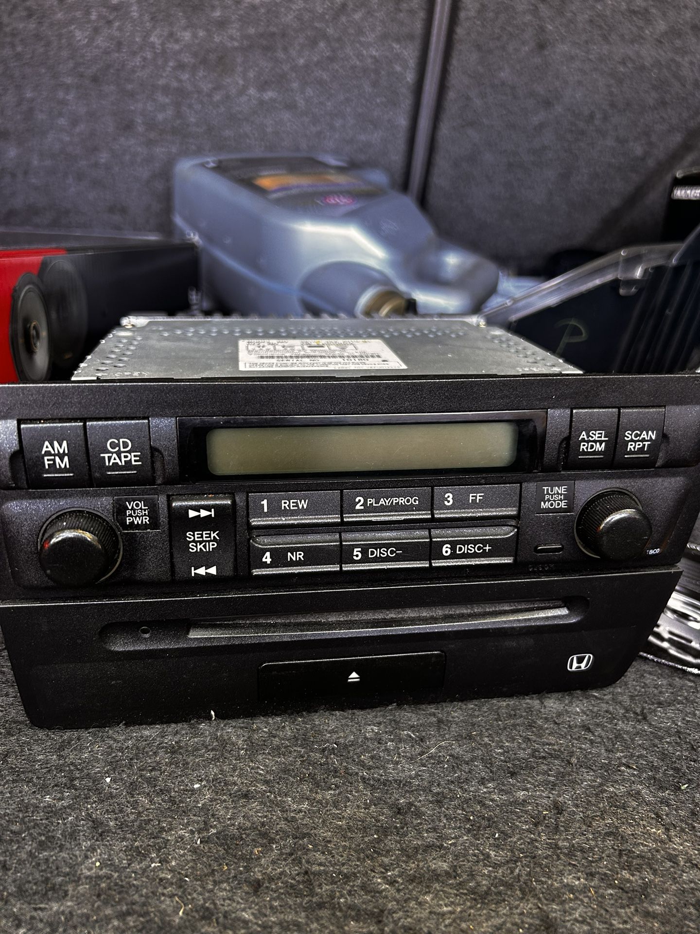 01-05 HONDA CIVIC RADIO AND GUAGE CLUSTER