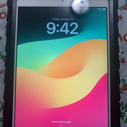 Apple iPad 6th Generation 32GB Unlocked Like New!