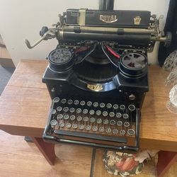 Antique 1930s Royal Typewriter Excellent Condition 