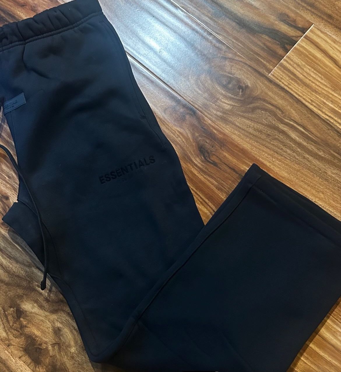 Essentials Color black