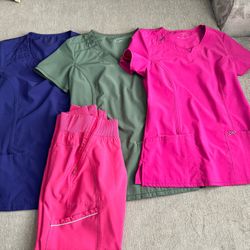 Infinity Round Neck Scrub Top for Women 4-Way Stretch 3 Pockets with Side Vents and Rib-Knit Back And  Infinity Jogger Scrub Pants for Women – 4-Way S