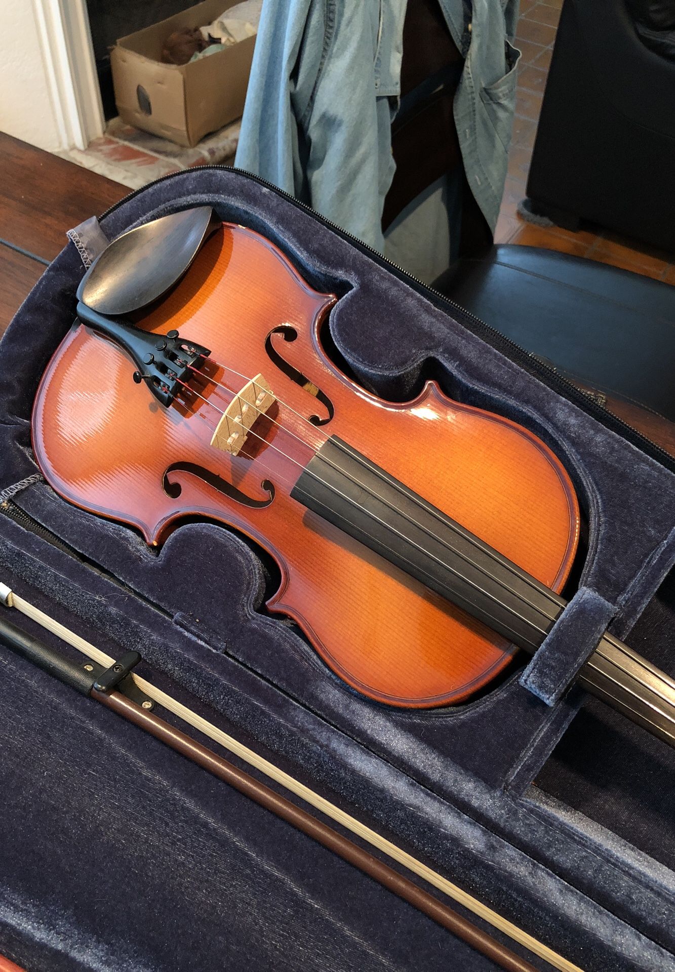 “Carlo Robelli” Violin, model number P250 4/4 full size