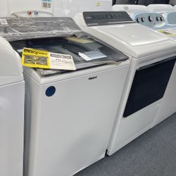 New Scratch And Dent Whirlpool Washer And Dryer Set. 1 Year Warranty 