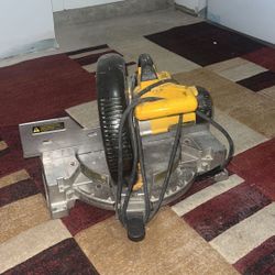 DEWALT 10-Inch Compound Miter Saw (DW713)