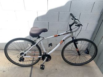 Columbia Cross Train Aluminum Bike bicycle 700x38C. Good tires- good brakes- 14 speeds - ready to go