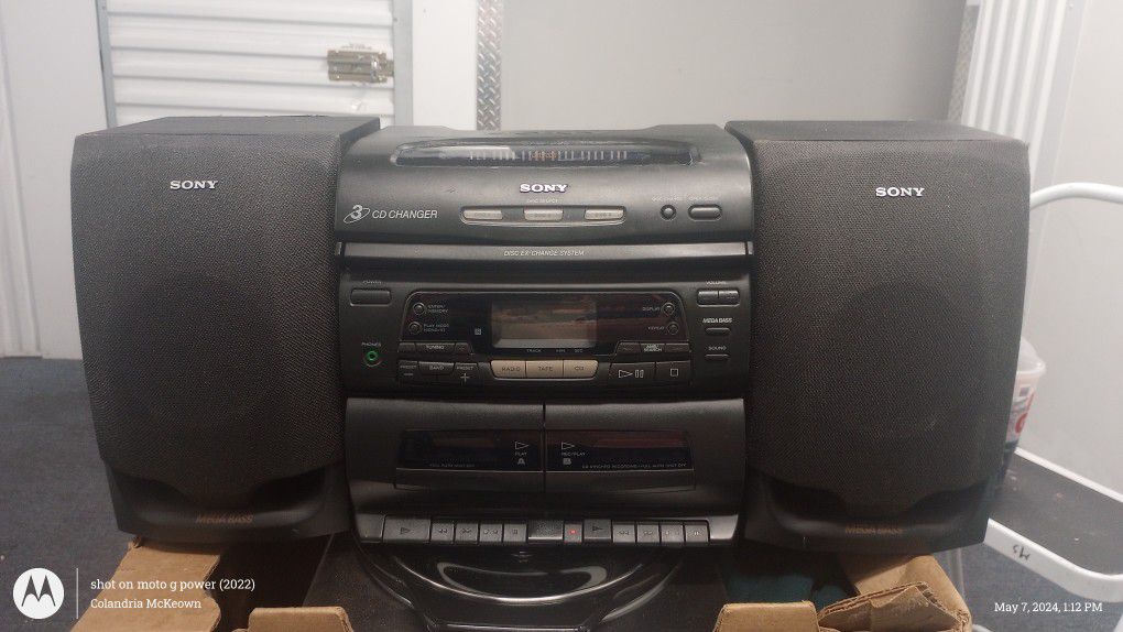 Stereo With Removable Speakers