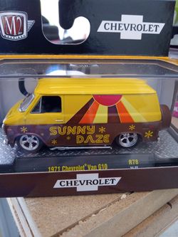 M2 Machines 71 Chebrolet Van G10