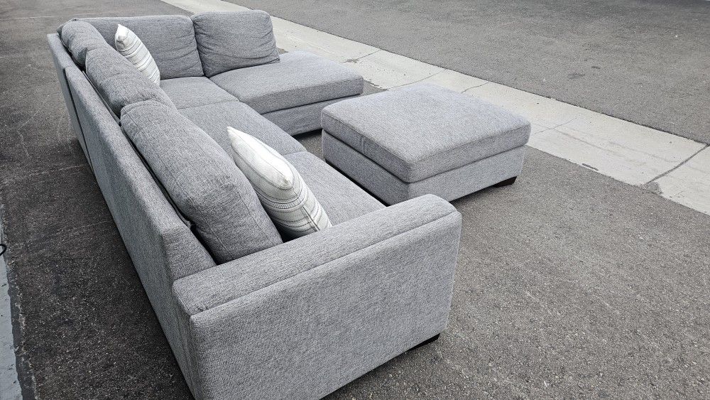 FREE DELIVERY!!! Costco 2 Piece Sectional + Ottoman (Gray)