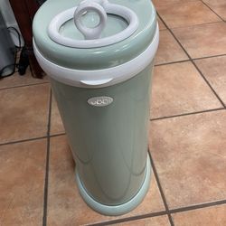 Ubbi  Diaper Stainless Steel good Condition