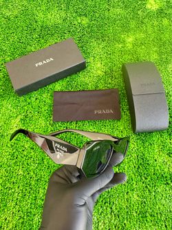 Prada Sung*lasses
