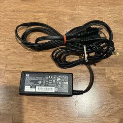 HP AC Adapter 380407-001