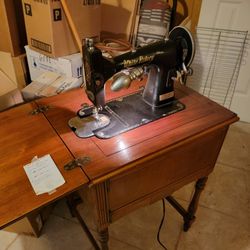 Sewing Machine w/cabinet electric