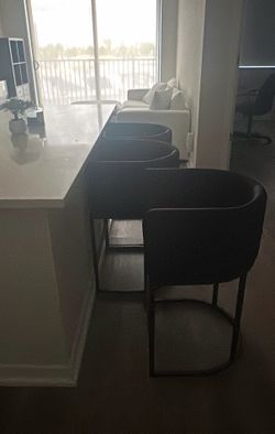 4 Island chairs