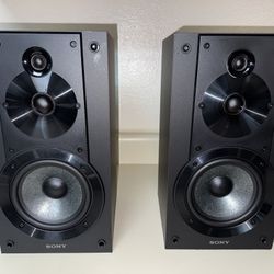 Pair of Sony SSCS5 3 Way Bookshelf Speakers in good condition