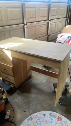Desk free pick up today
