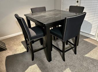 DINING ROOM TABLE AVAILABLE FOR PICKUP ASAP!