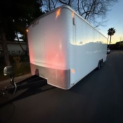 Enclosed car trailer