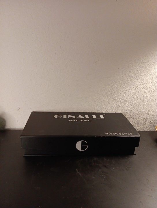 NEW IN BOX Ginalli Milano black series curling iron.
