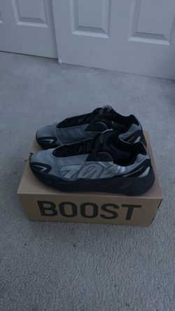 Yeezy 700 metallic size 13