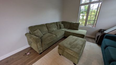 New Right Facing Chaise with storage ottoman.  Green. 107x76.  Free Delivery!