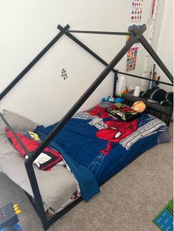 Twin floor bed frame w/ mattress
