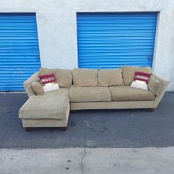 Beautiful sectional couch 🛋️
