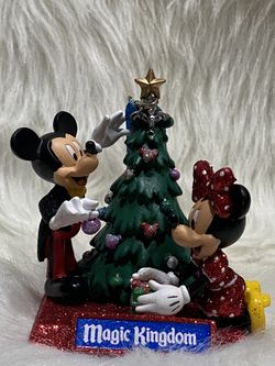 Disneyland Parks~Magic Kingdom~Mickey And Minnie Decorating Christmas Tree Ornament Collectible
