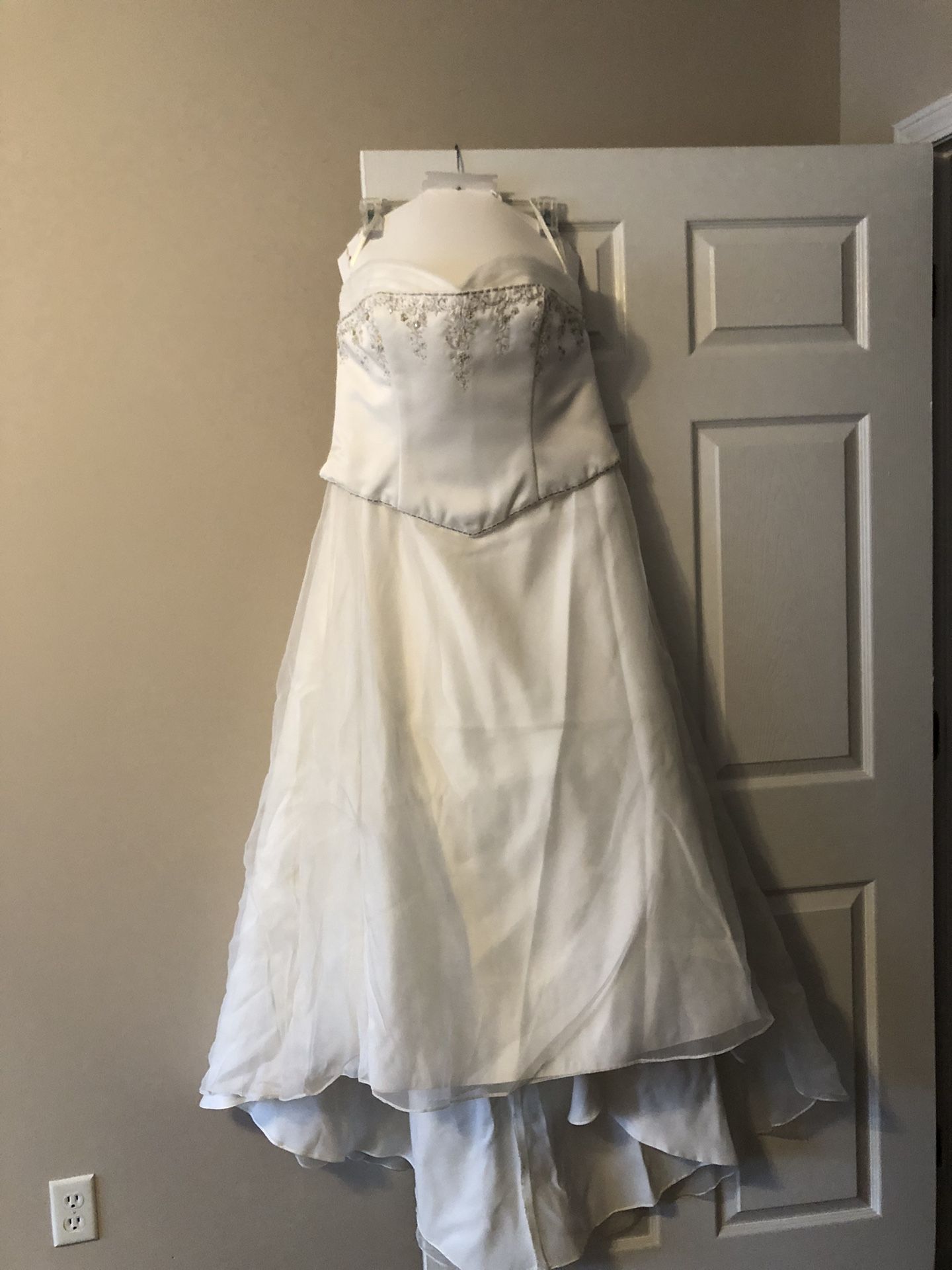 Lana Bisset Diamond White Wedding Dress Size 16