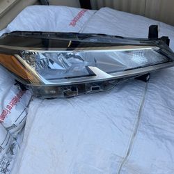 2021-23 NISSAN KICKS  RIGHT  HEADLIGHT 