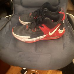 Nike Men’s LeBron Witness 7 Shoes 