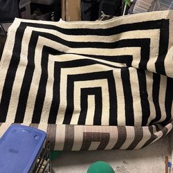 Rug 5x7 Blk And Cream