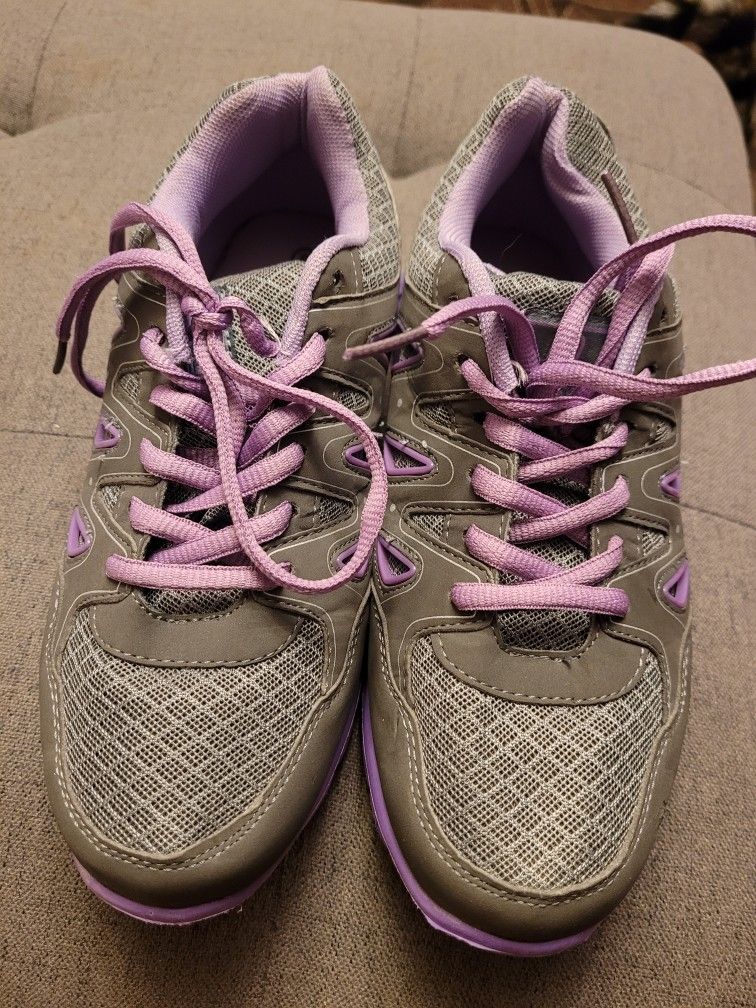 Tennis Shoes Size 8