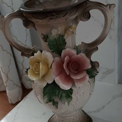 DOUBLE HANDLE NUOVA CAPODIMONTE YELLOW & PINK ROSE ITALIAN PORCELAIN VASE IN PERFECT CONDITION 