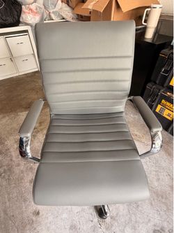 Silla Ejecutiva de Oficina Gris con Ruedas