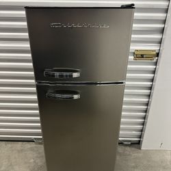 Frigidaire, 2 Door Apartment Size Refrigerator