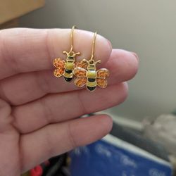 Vintage Avon Goldtone Bee Earrings New