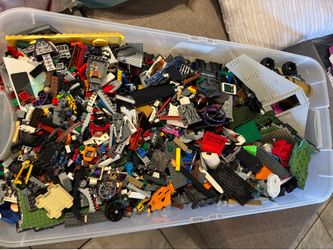 Box Lego’s with small  toys