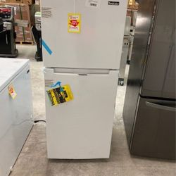 Magic Chef Refrigerator HMDR  W J17
