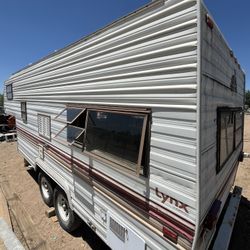 1998 5th Wheel Travel Trailer 