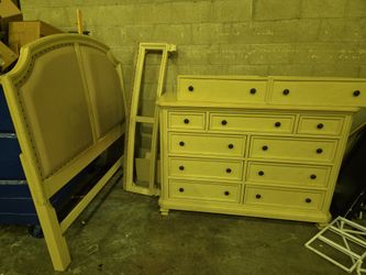 Dresser drawer