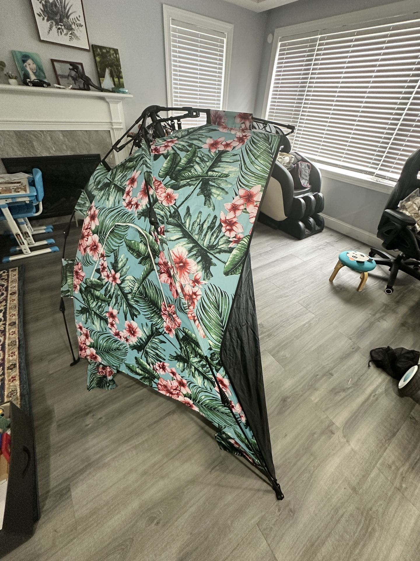 New-XHiro Pop Up Beach Tent Sun Shelter,Protable 3-4 Person Sun Shade with Easy Setup and Sun Protection for Kids,Family