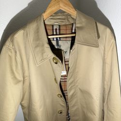 BRAND NEW BURBERRY COAT 