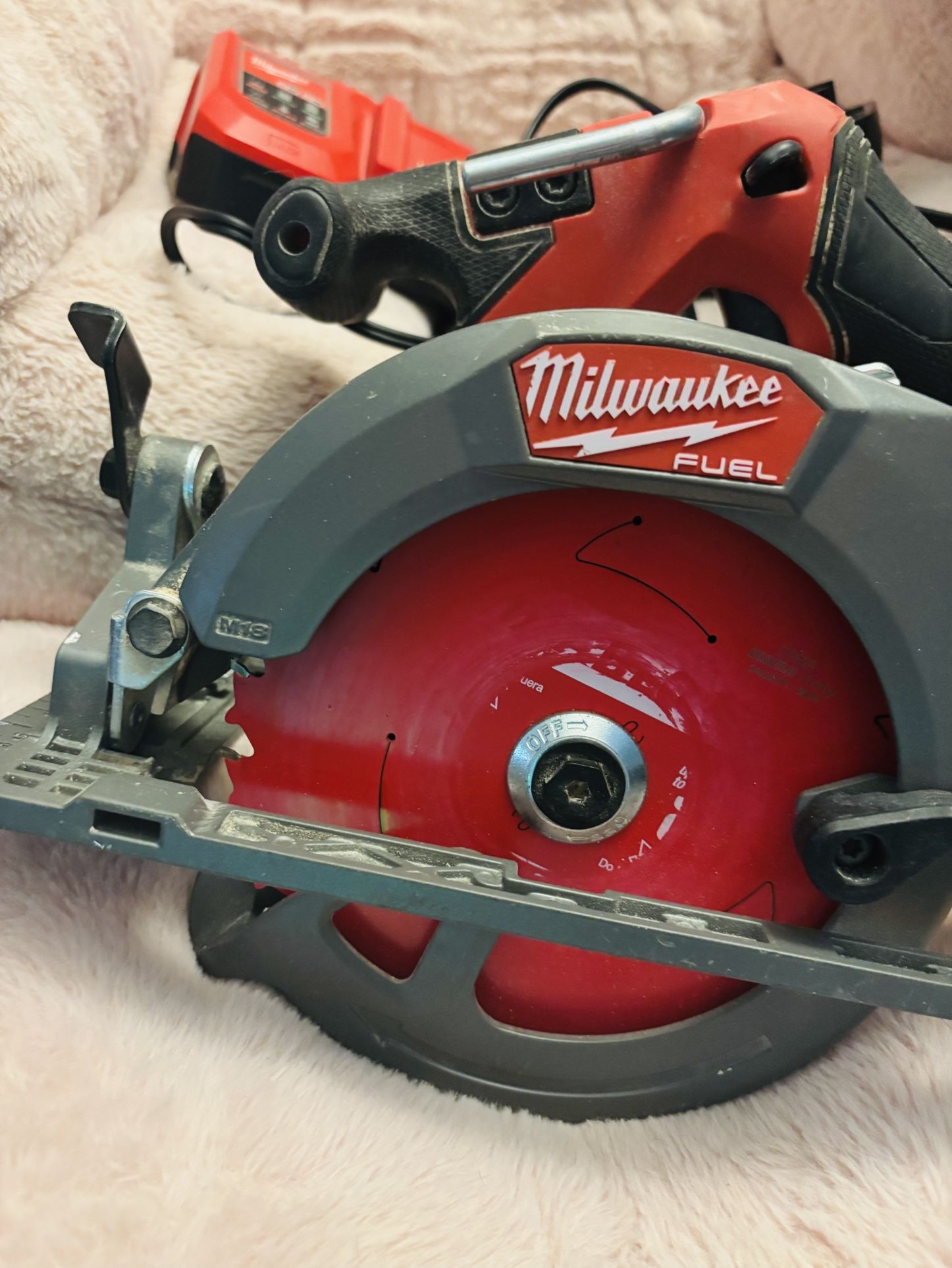 Milwaukee M18 Fuel Brushless Skill Saw Set