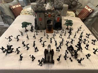 knights Castle With Nights And Accessories