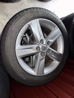 Toyota Camry Hybrid wheels and Michelin defender tires