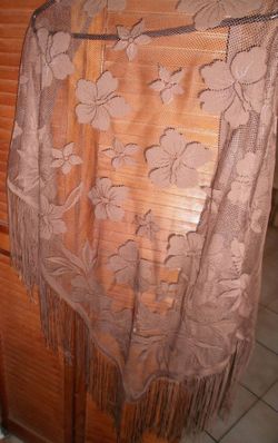 Lace shawl Manto
