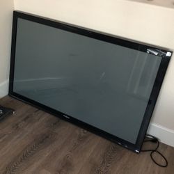50 Inch TV With Remote, In Excellent Condition