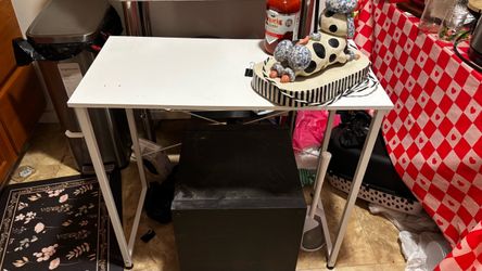 White table/desk